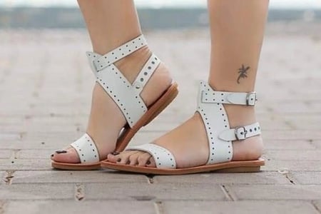 Women Gladiator Flats Sandals 2019 New Summer Casual Flip Flops Roman Style Buckle Beach Shoes for Women Size 35-43 