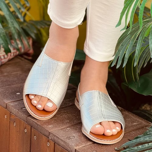Summer New Soft Comfortable Flat Bottom Women Flip Flop Fashion Open Toe Casual Beach Shoes Popular Female Sandals 35-40