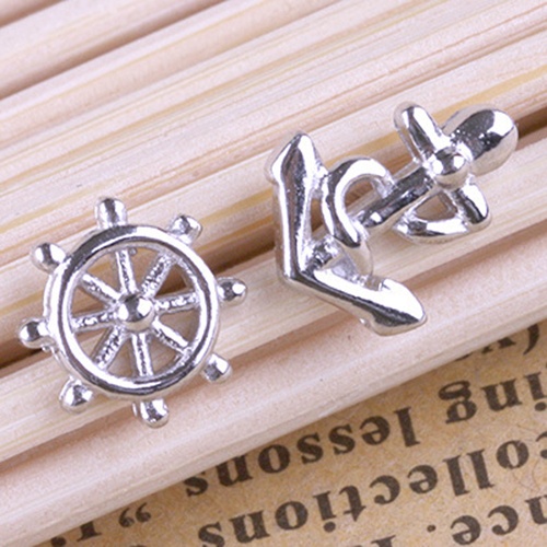 Anchor and wheel assymetric earrings