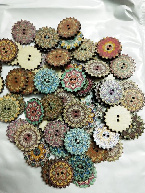 Lots 50Pcs Boho Flower Wooden Buttons Sewing 2-holes Scrapbooking Button Crafts 