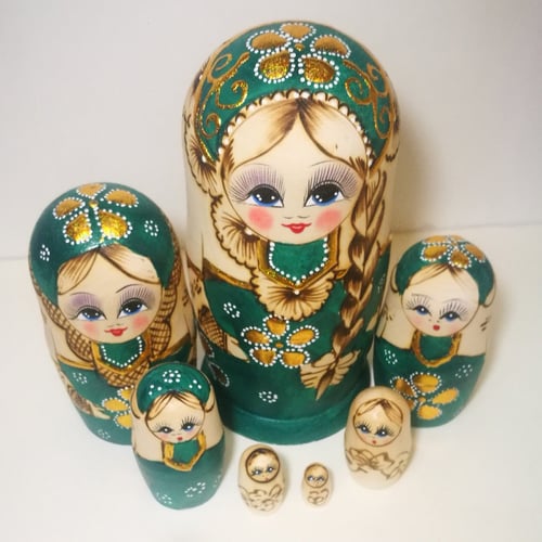 7pcs Wooden Russian Nesting Dolls Braid Girl Traditional Matryoshka Dolls 