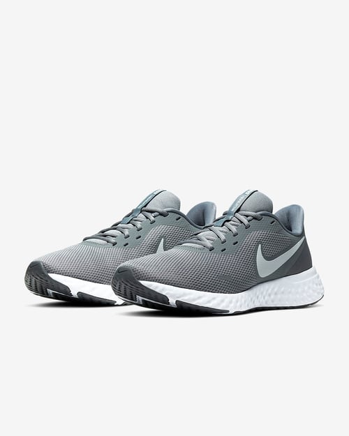 Revolution 5 men's running shoes review 2025