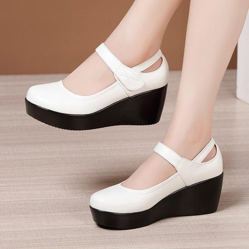 Round toe wedge pumps hot sale