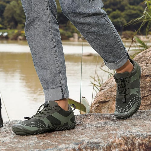 Men's slip top resistant hiking boots